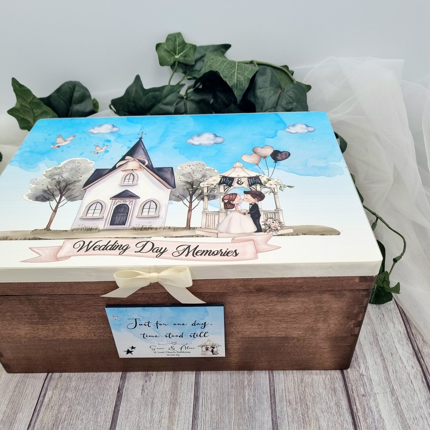 Bride and groom image on wooden keepsake box