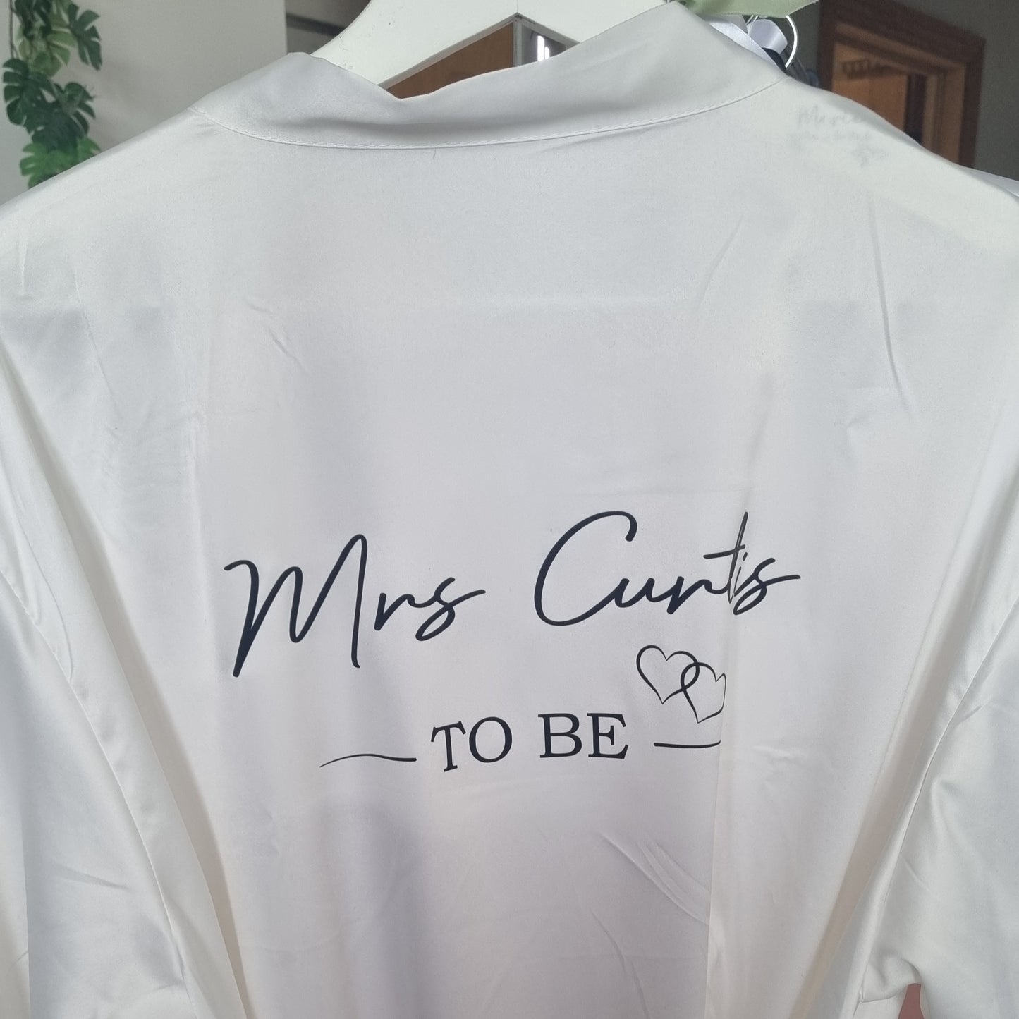 White Mrs Curtis to Be Robe Regular 8-16